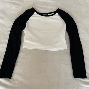 Cropped black and white baseball tee